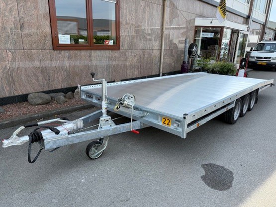 Autoambulance, 3-asser 3500 kg, No: 22